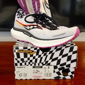Women's Saucony Triumph 19 size 8 worn once, NWOT, box included